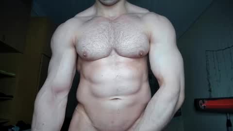 Snapshot of sweetmuscles_boy chatting on February 5, 5:31 pm Lorenzo online show from February 5, 5:31 pm