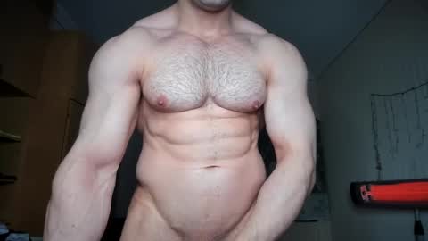 Snapshot of sweetmuscles_boy chatting on February 11, 5:05 am Lorenzo online show from February 11, 5:05 am