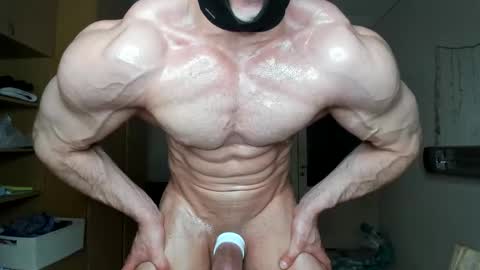 Snapshot of sweetmuscles_boy chatting on March 10, 7:55 am Lorenzo online show from March 10, 7:55 am