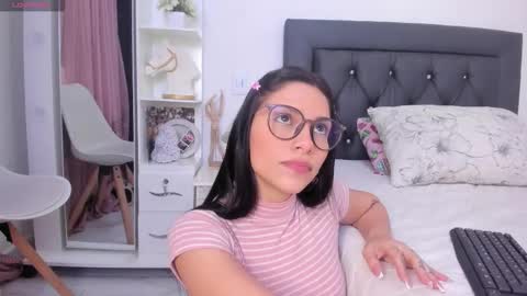 sweetnicky1 online show from December 4, 9:36 pm