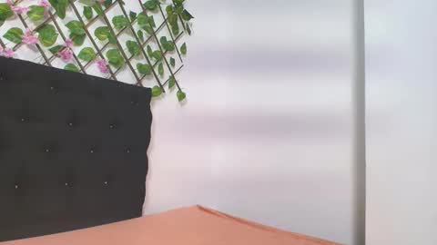 sweetscaarlett online show from April 13, 2:21 pm