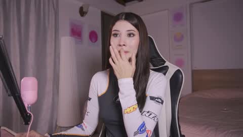 Cat independent model  online show from November 5, 2:02 am