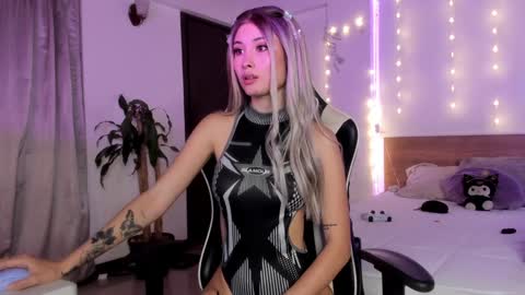 Cat independent model  online show from December 31, 2:29 am