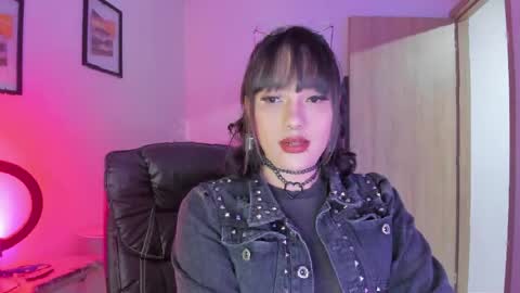 sweett_lust online show from April 7, 5:20 am