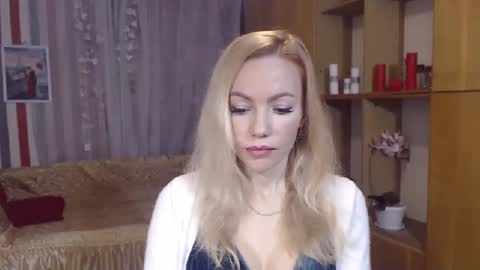 Snapshot of sweety_friend chatting on December 17, 9:05 pm Sweety friend online show from December 17, 9:05 pm