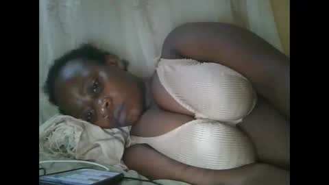 sweetyass25 online show from November 12, 7:05 pm