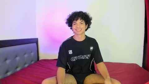 Snapshot of swwet_boy chatting on September 23, 3:17 pm swwet_boy online show from September 23, 3:17 pm