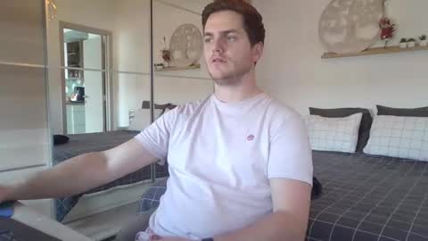 syl092 online show from March 7, 12:45 pm