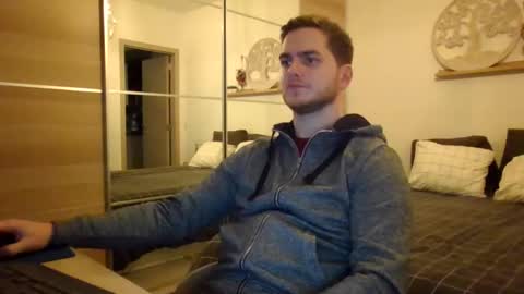 syl092 online show from January 9, 6:15 pm