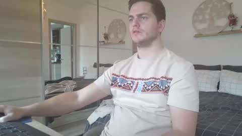 syl092 online show from February 5, 10:08 am