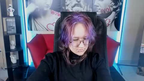 syllviareed online show from December 21, 10:10 am