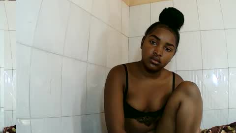 sylviasexy27 online show from February 27, 12:01 pm