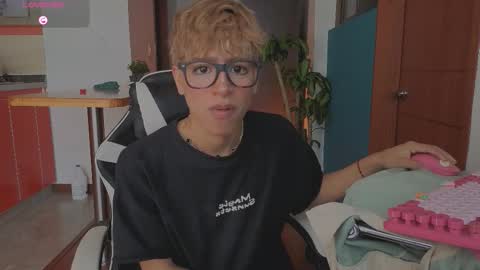 taichi online show from February 19, 5:23 pm