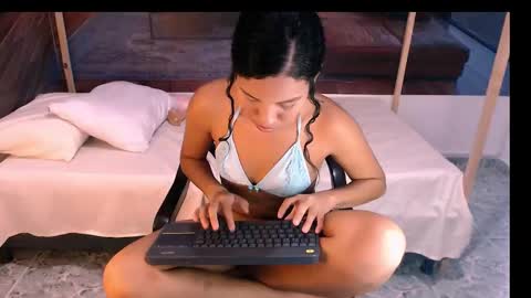 Tainara online show from November 4, 8:10 pm