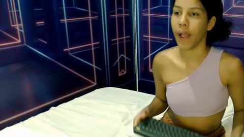 Tainara online show from November 11, 8:11 pm