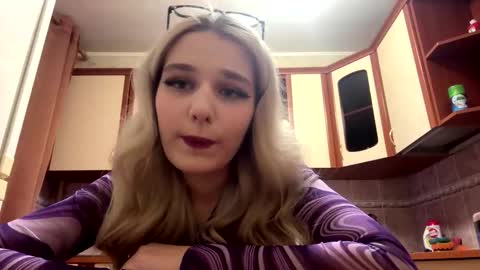 Mia online show from February 9, 2:42 pm