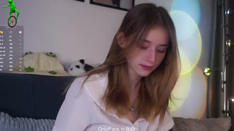 Mia online show from February 5, 1:42 am