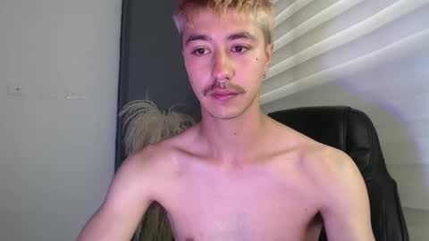 Snapshot of talhi_ chatting on February 5, 7:53 pm talhi_ online show from February 5, 7:53 pm