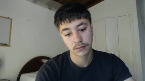 Snapshot of talhi_ chatting on December 29, 5:33 pm talhi_ online show from December 29, 5:33 pm