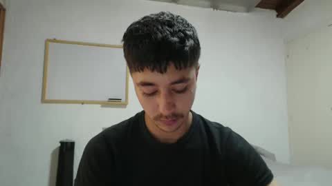 Snapshot of talhi_ chatting on January 2, 1:19 pm talhi_ online show from January 2, 1:19 pm