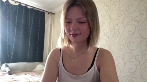 Mia online show from May 7, 4:03 pm