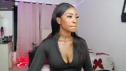 Snapshot of talianamoreno chatting on February 19, 5:38 am taliana modelo independiente online show from February 19, 5:38 am