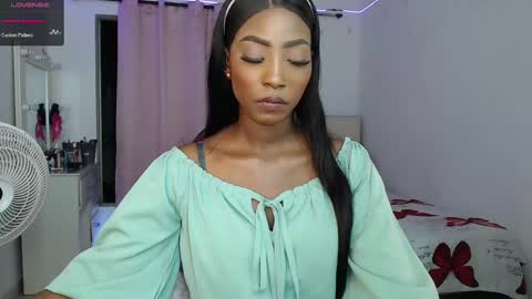 Snapshot of talianamoreno chatting on February 18, 6:15 am taliana modelo independiente online show from February 18, 6:15 am