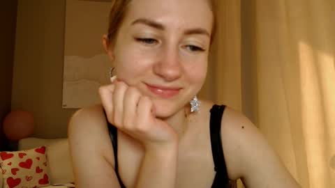 Snapshot of taliiyafiredream chatting on March 7, 12:45 pm Kira online show from March 7, 12:45 pm