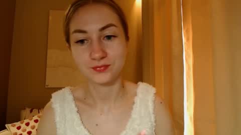 Snapshot of taliiyafiredream chatting on February 15, 5:51 am Kira online show from February 15, 5:51 am