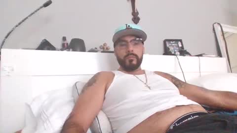 Snapshot of talllatino310 chatting on September 13, 9:06 pm talllatino310 online show from September 13, 9:06 pm