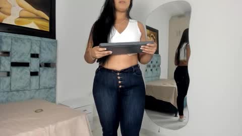 Snapshot of tamaraa_lov chatting on October 16, 12:38 pm tamaraa online show from October 16, 12:38 pm