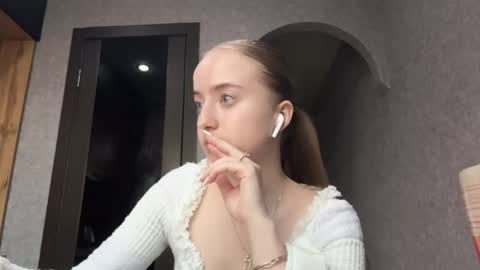 Karina online show from April 29, 3:06 pm
