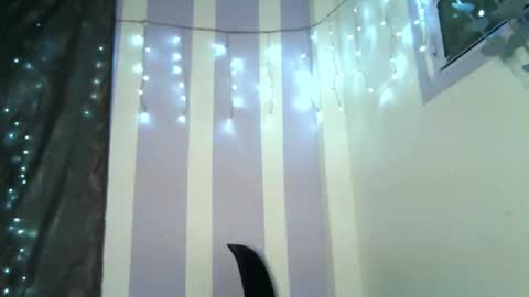 Tani-aa online show from November 6, 7:06 pm