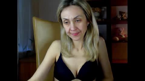 Snapshot of tanya6547 chatting on March 10, 11:45 am tanya online show from March 10, 11:45 am