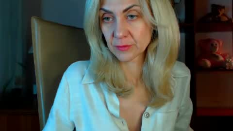 Snapshot of tanya6547 chatting on December 7, 11:01 am tanya online show from December 7, 11:01 am