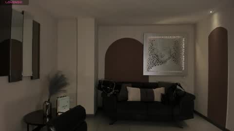 Tara Lawrence online show from January 31, 7:22 pm