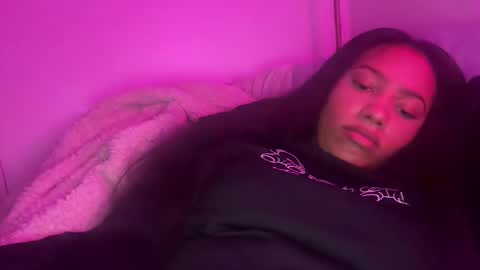 Snapshot of tatiannatease chatting on February 17, 11:22 pm Tatianna Marie online show from February 17, 11:22 pm