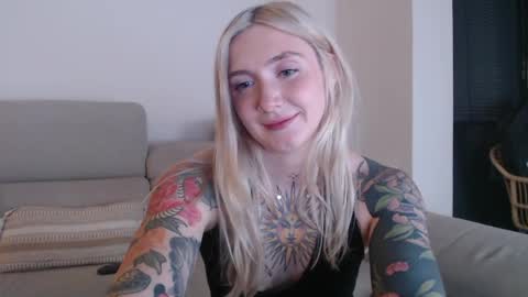 tattoobbgirl online show from October 16, 6:51 pm