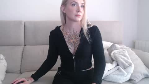 tattoobbgirl online show from September 29, 12:37 pm