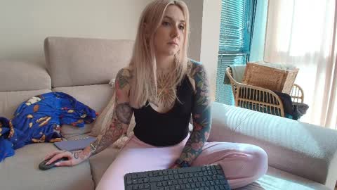 tattoobbgirl online show from April 8, 3:48 pm