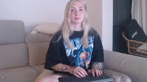 tattoobbgirl online show from October 24, 5:47 pm