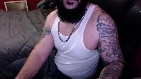 Snapshot of tattooedandbearded22 chatting on October 19, 5:34 am tattooedandbearded22 online show from October 19, 5:34 am