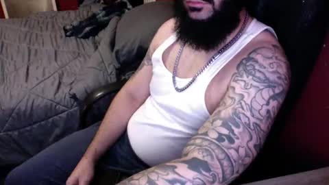 Snapshot of tattooedandbearded22 chatting on October 21, 1:54 am tattooedandbearded22 online show from October 21, 1:54 am