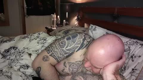 Tattooeddilf 01 online show from December 8, 5:50 am