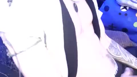 Jean pool online show from October 17, 5:22 am