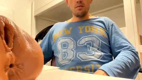 Snapshot of tatuador40 chatting on December 2, 11:24 pm Tatuador40 online show from December 2, 11:24 pm