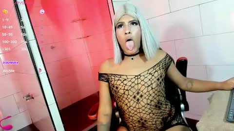 taylor__smith_ online show from May 10, 4:19 am