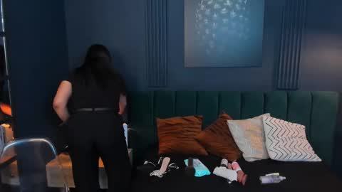 Taylor Bennet online show from March 12, 12:15 pm