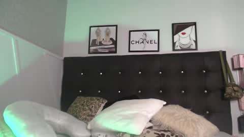 Taylor 3 online show from October 9, 1:33 am