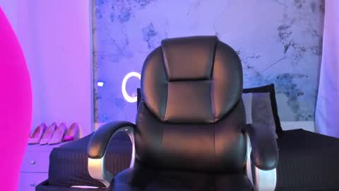 Taylor online show from September 23, 1:27 pm